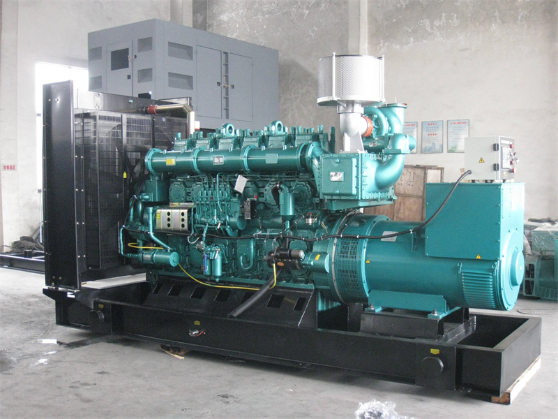 贵港200KW 柴油发电机的油耗是多少？